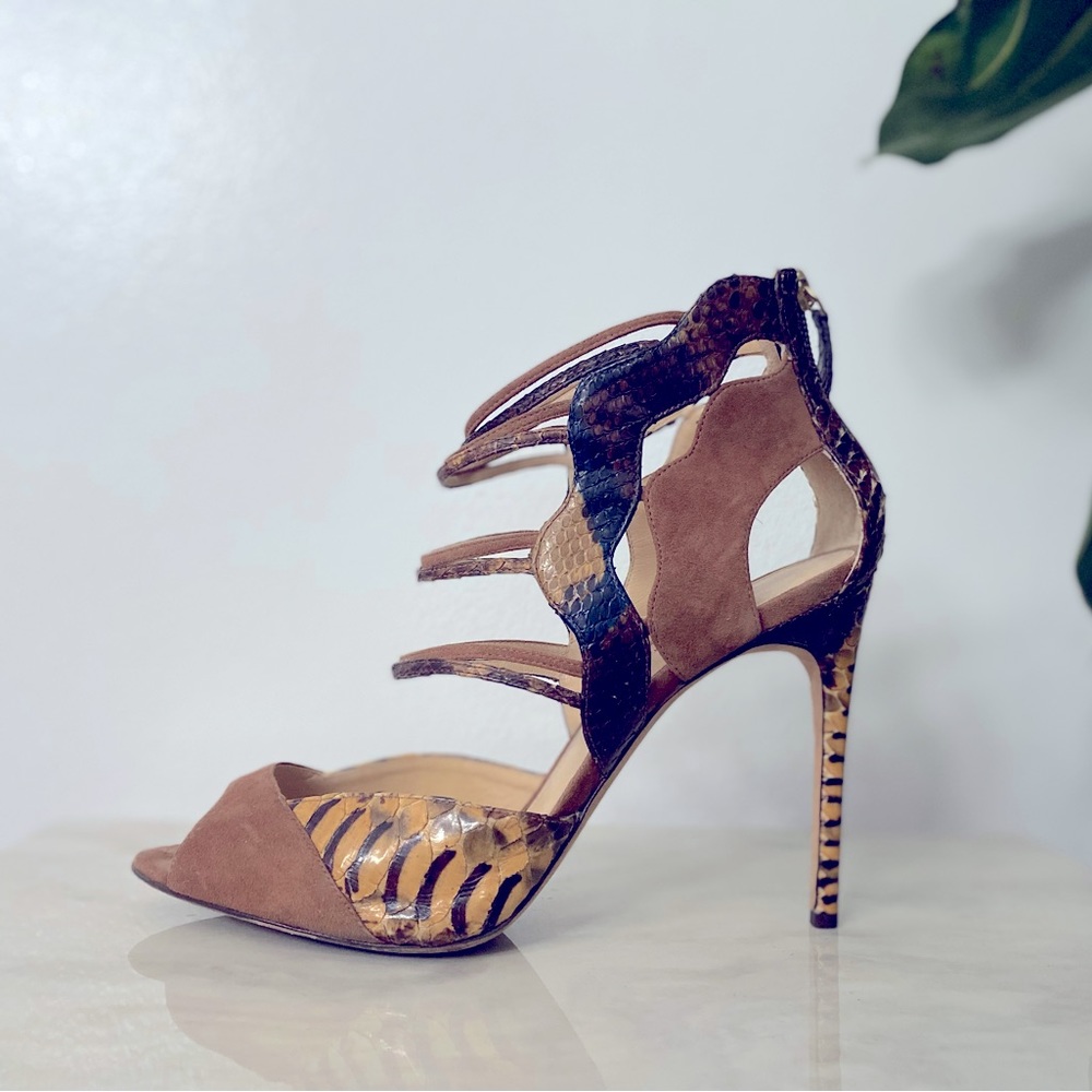 Gorgeous strappy Alexandre Birman heel. Excellent used condition. Size 40.